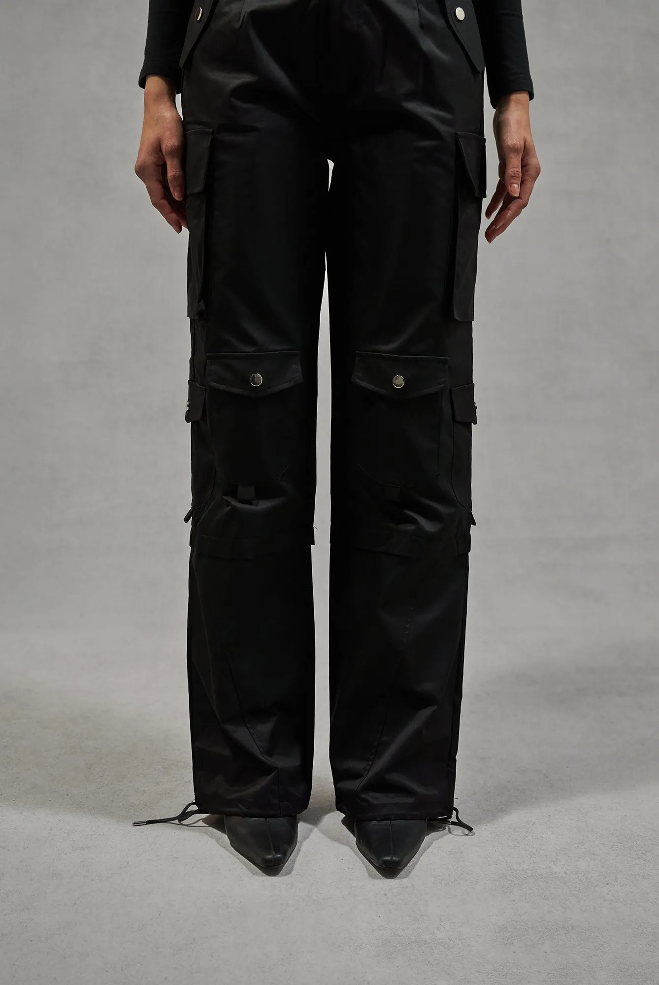 OVERSIZED TIE HEM CARGO PANTS - BLACK