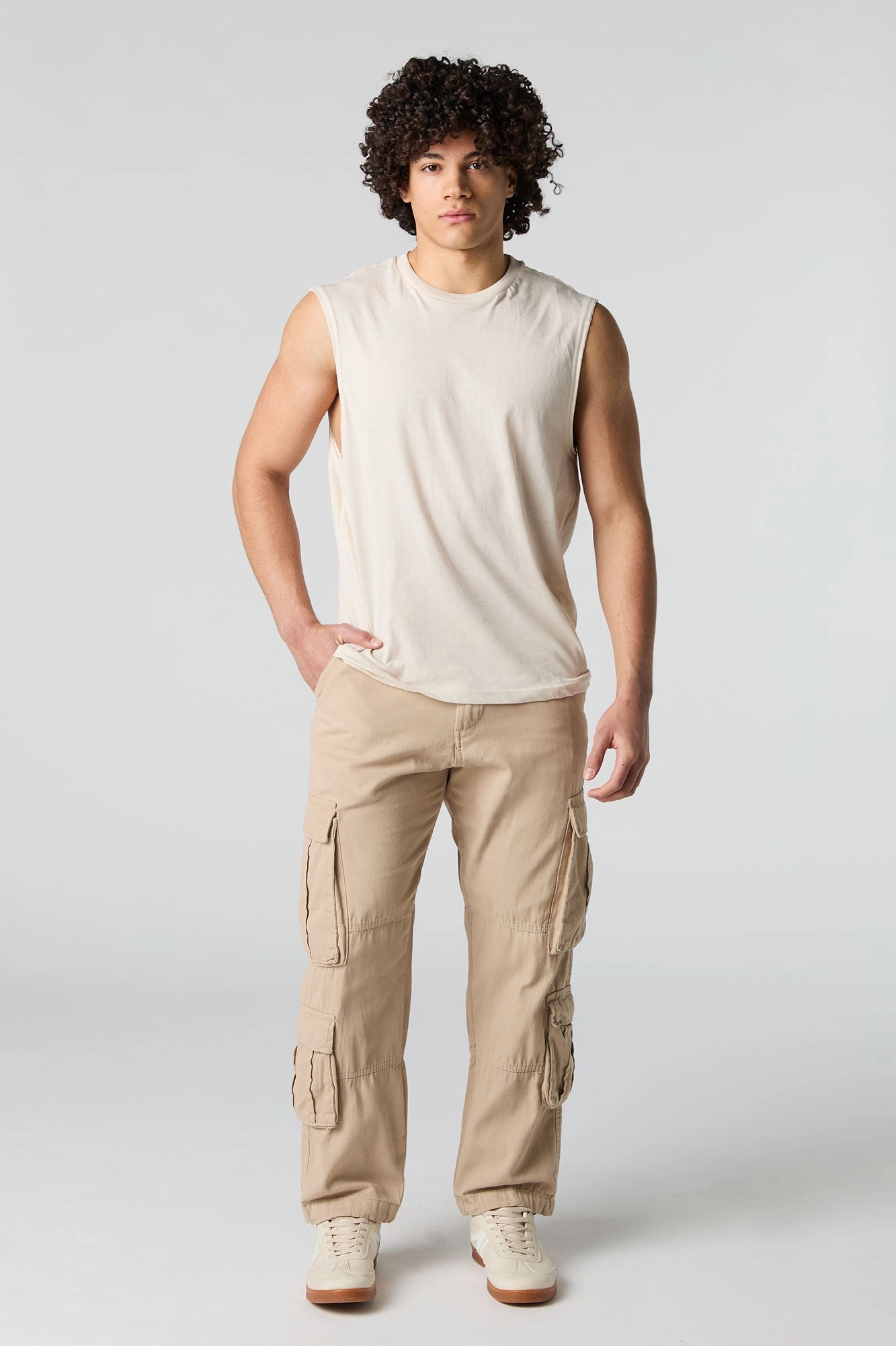 Pantalon cargo à jambe droite avec poches multiples