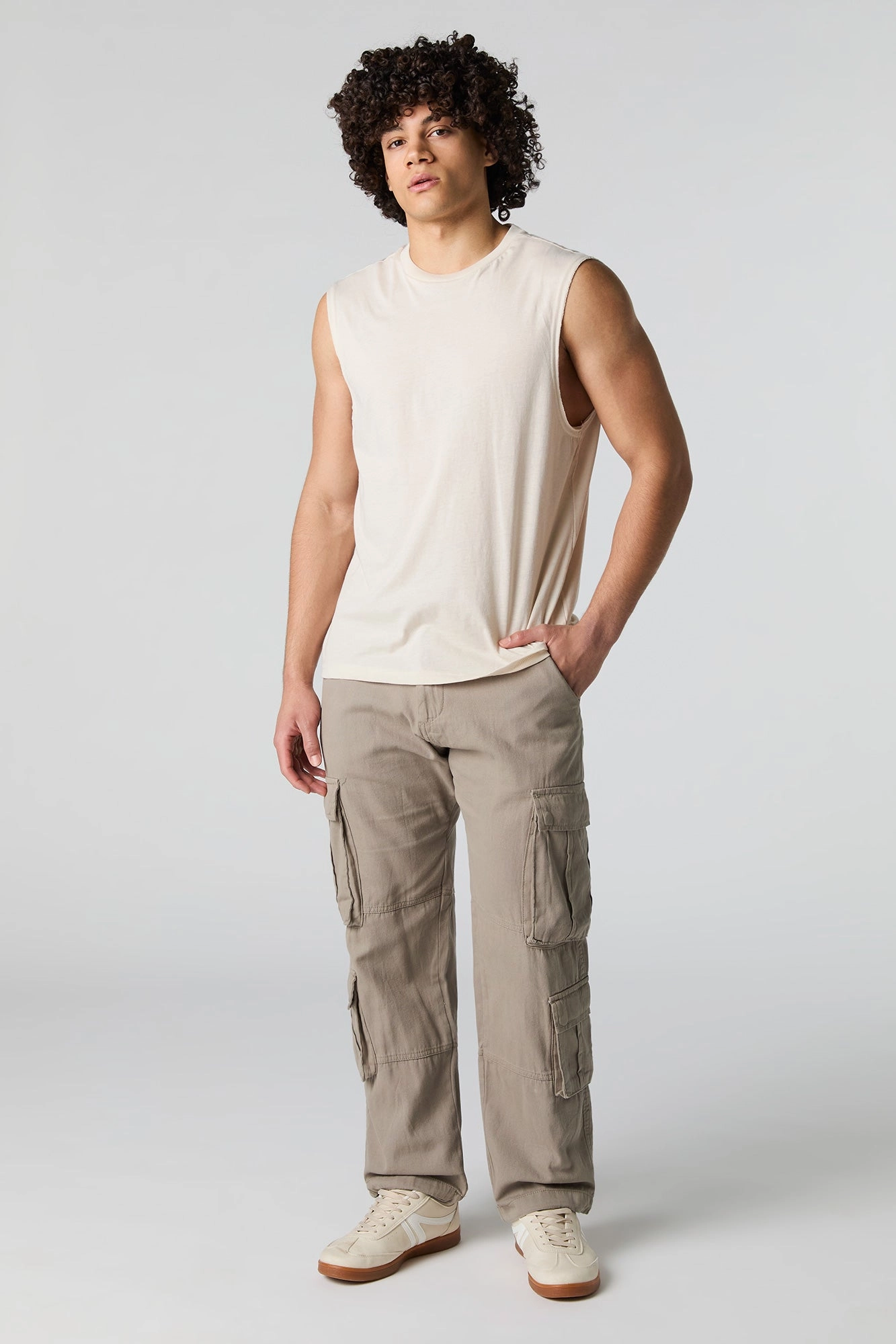 Pantalon cargo à jambe droite avec poches multiples