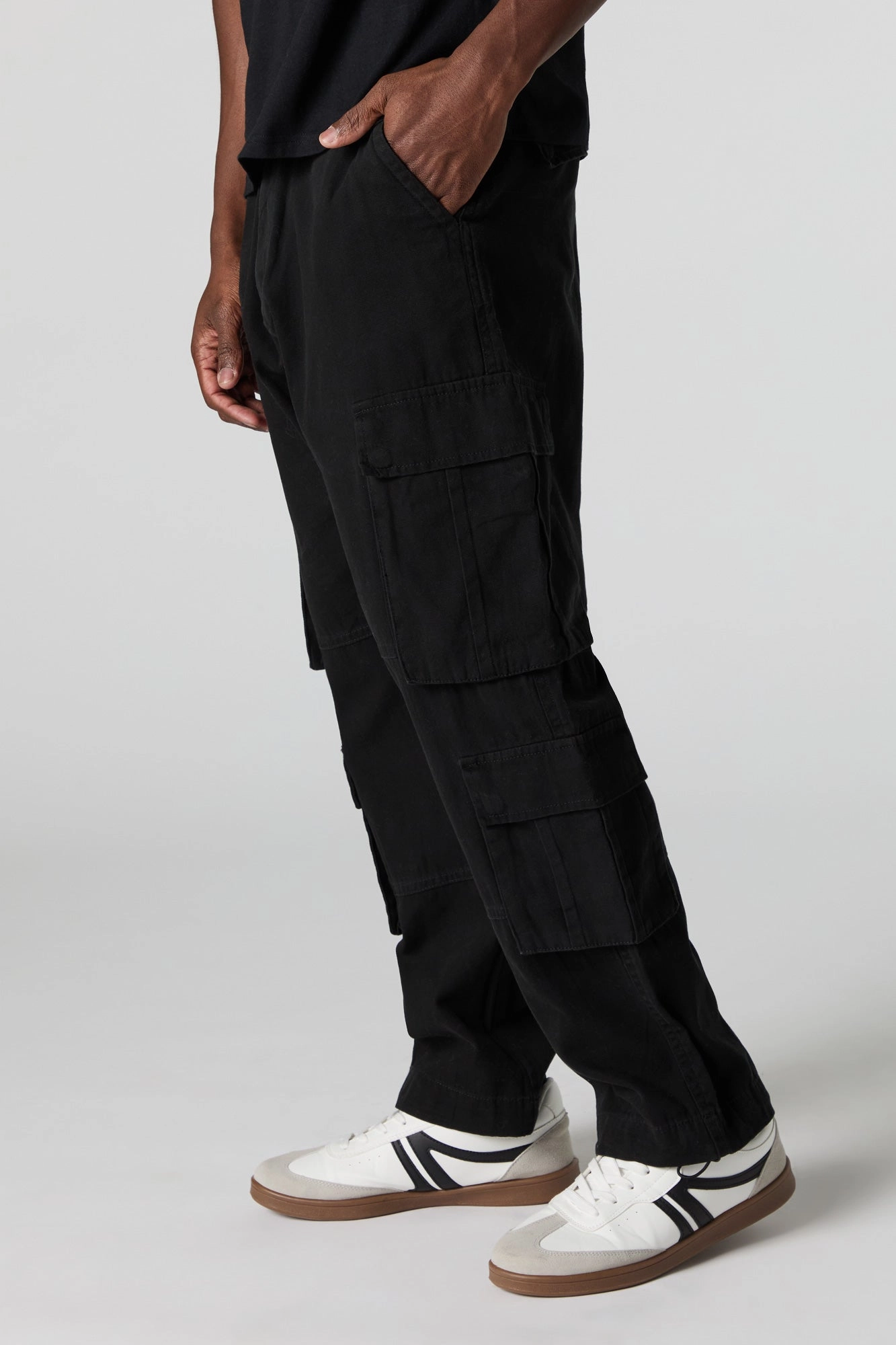 Pantalon cargo à jambe droite avec poches multiples