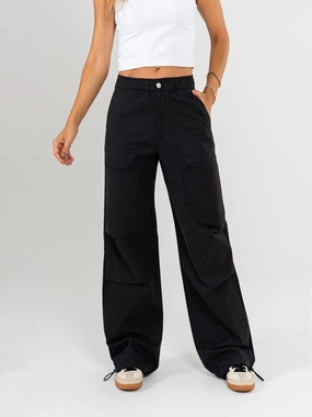 Ref: 069659 Pantalón cargo, straight leg, con cortes, pretina con resorte, tejido plano liviano,  tiro alto, tono negro