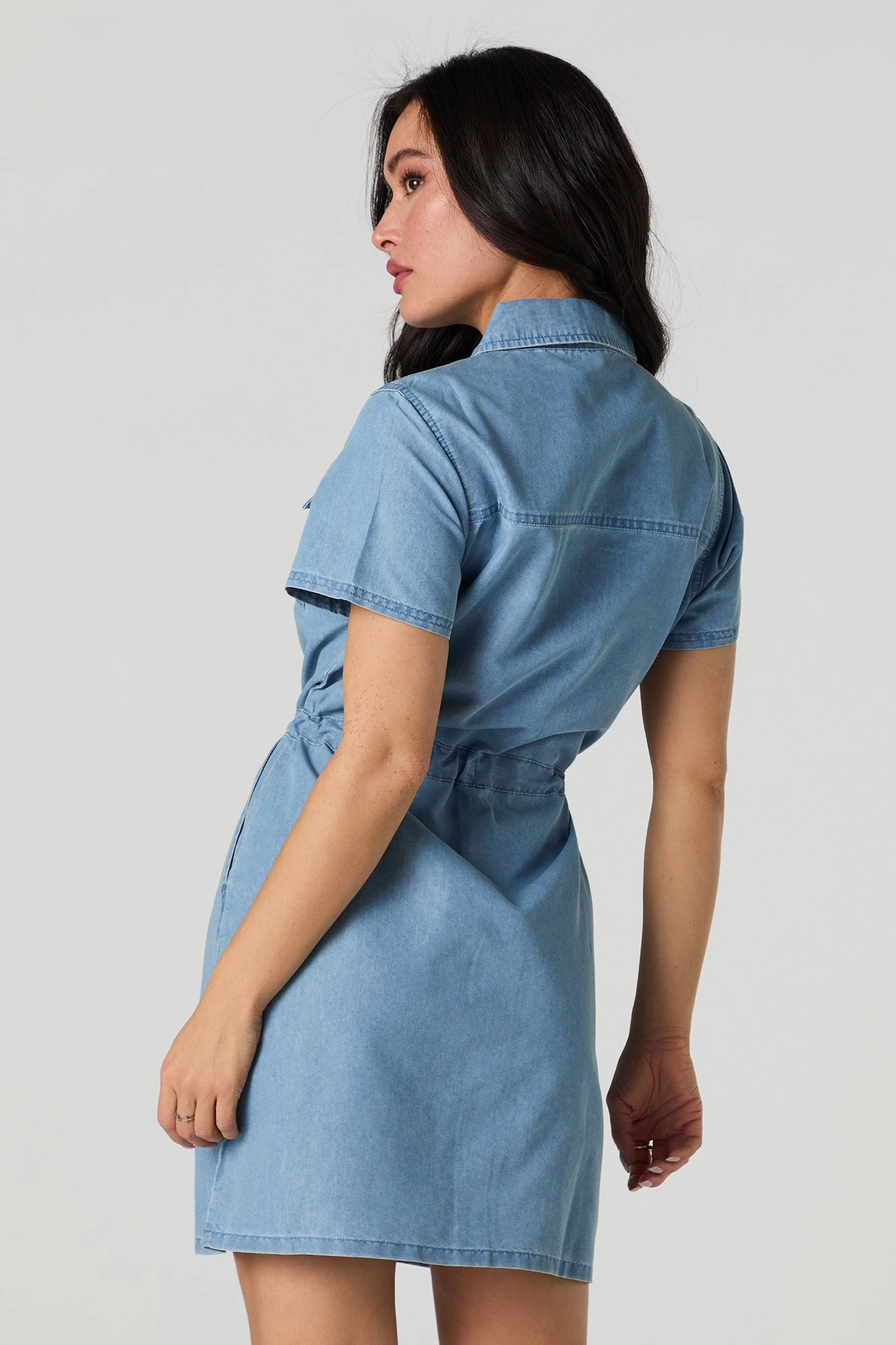Robe boutonnée en denim avec col