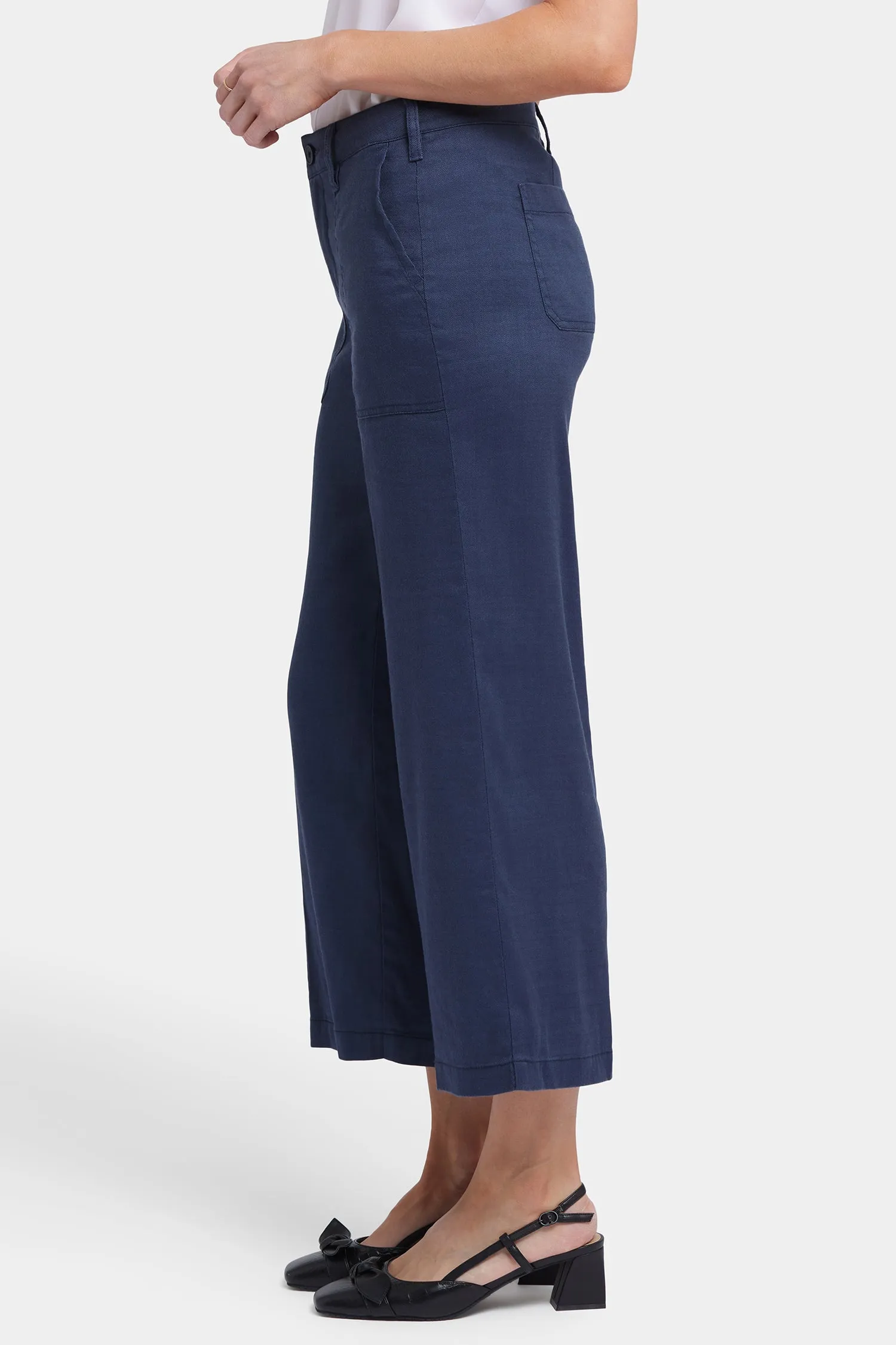 Wide Leg Cargo Capri Pants In Petite - Oxford Navy