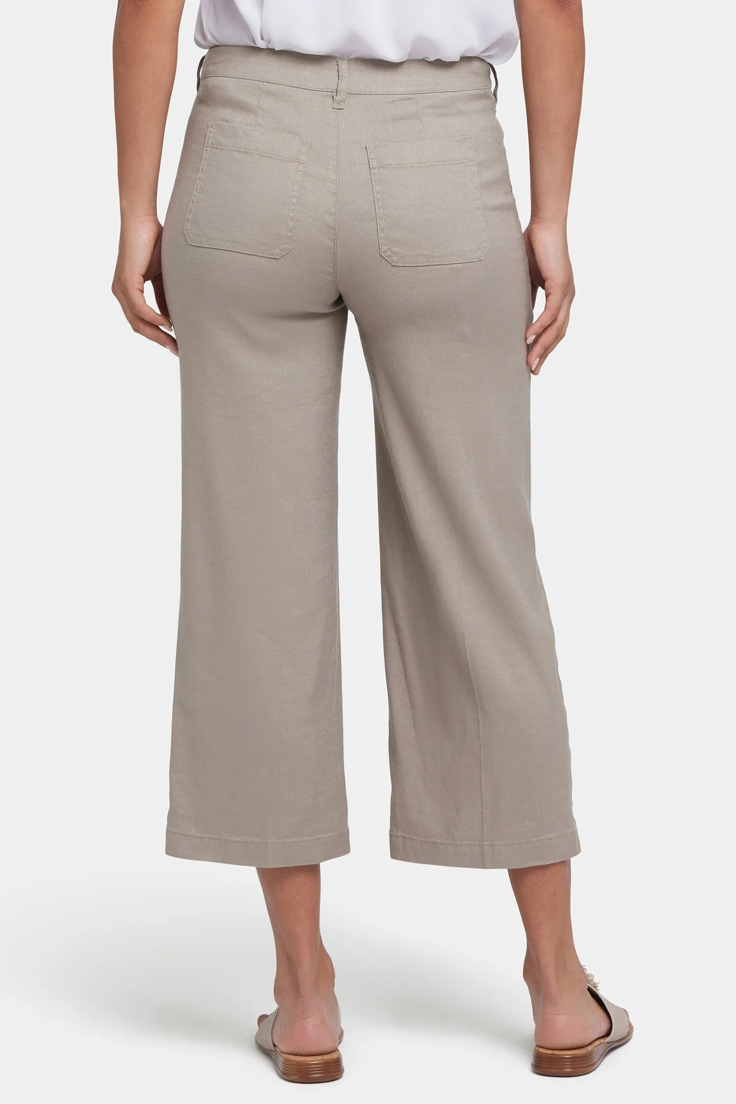 Wide Leg Cargo Capri Pants In Petite - Saddlewood