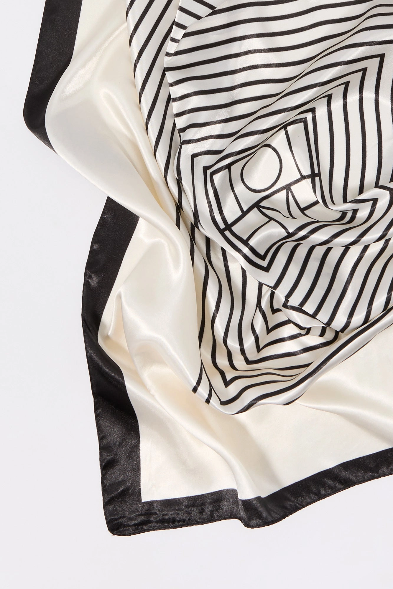 Écharpe en satin avec bordure imprimée